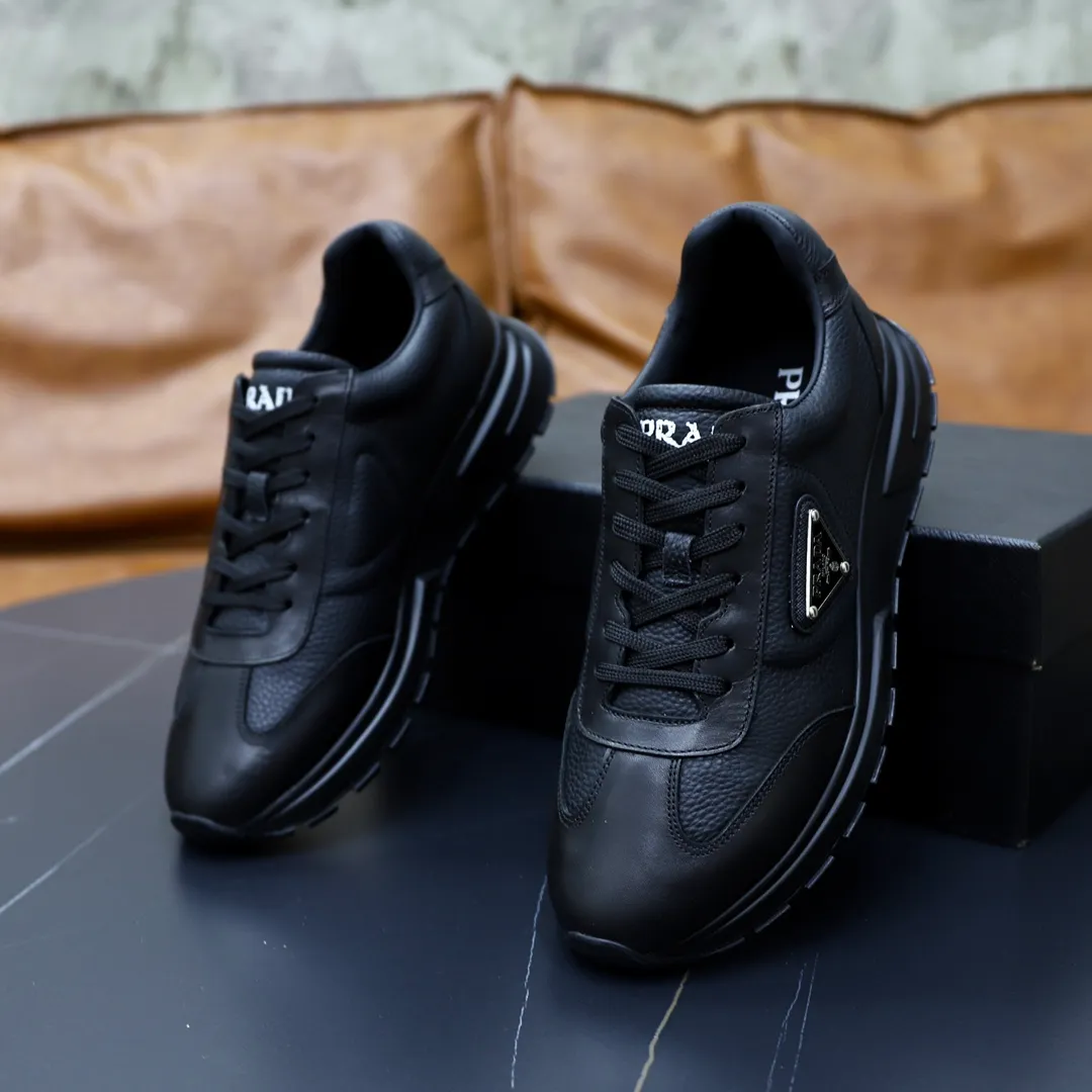 Factory price: 720💰Top original order Brand: PRADA (Prada) Standard code: Men's size 38/44 (45 can be customized) Grade: Same as the official website Material: Original cowhide leather lining Original combination two-color wear-resistant soft outsole Style category: Leisure and sports version Young fashion European and American trend British style Color: Actual picture color
